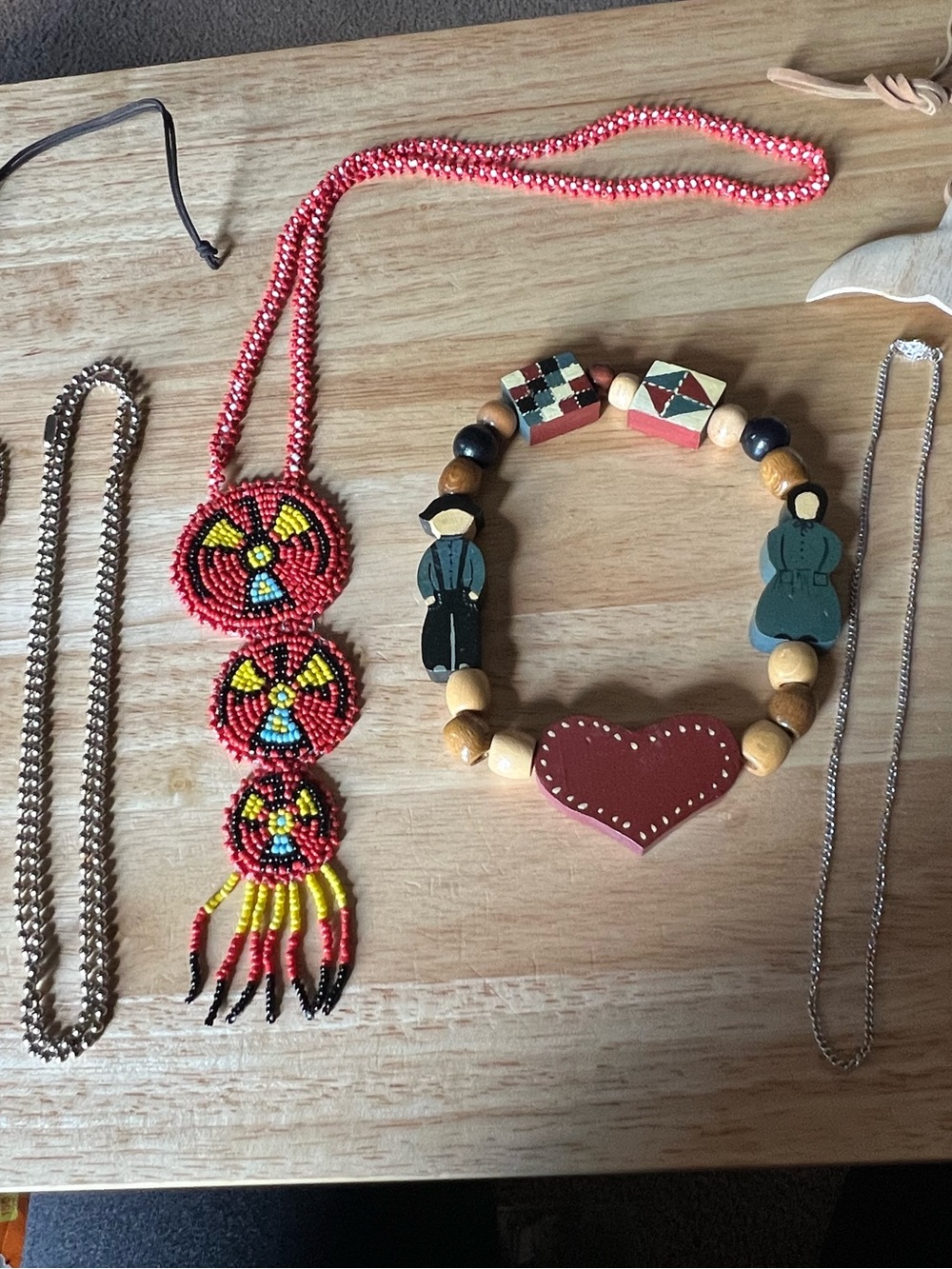 Lot of vintage jewelry necklaces N151